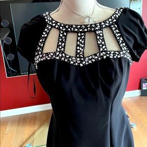 Adriana Pappel gorgeous little black dress